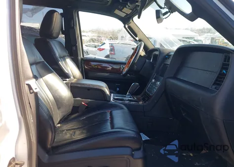 2017 Lincoln Navigator Select z USA, uszkodzony, nr VIN 5LMJJ2JT4HEL13856